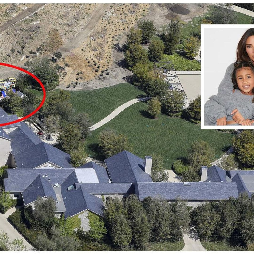 Kim Kardashian construye una mini ciudad para sus hijos en el patio de su mansión