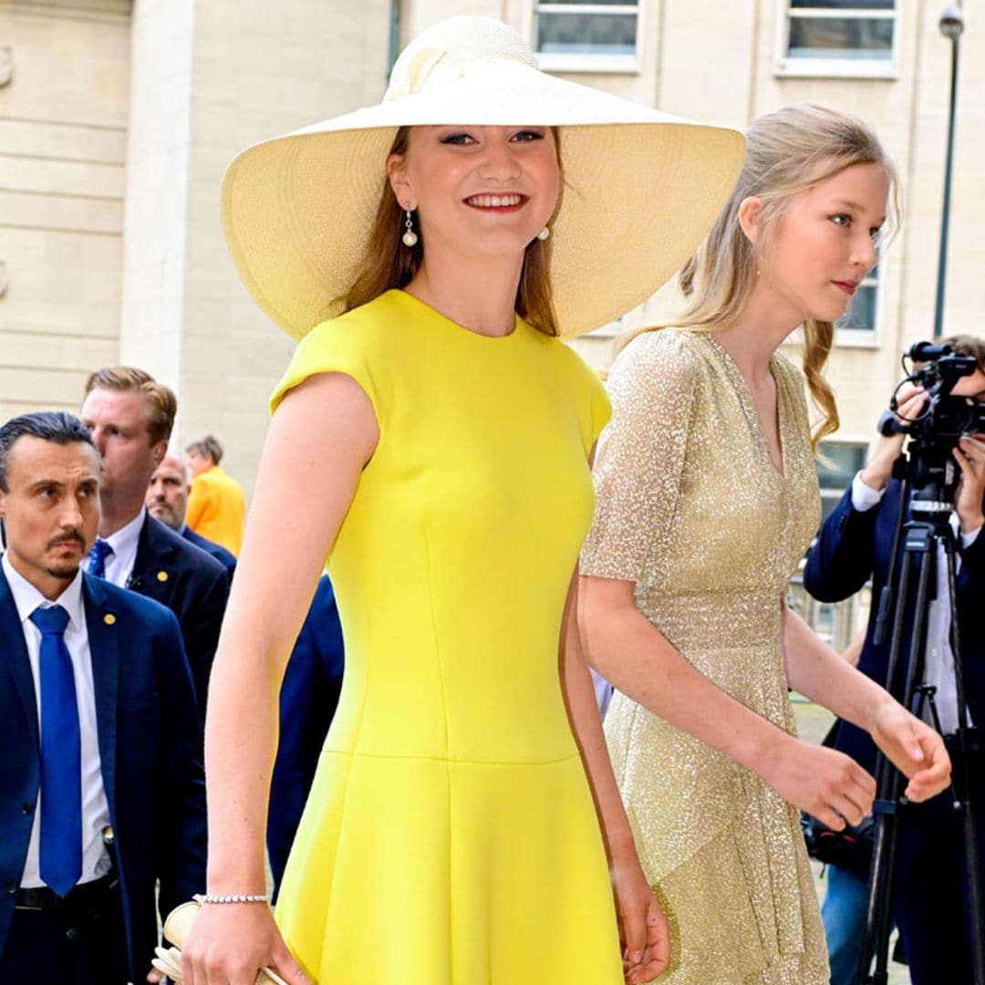 La princesa Elisabeth, radiante con un vestido 'limoncello' y pamela XXL en el gran día de Bélgica