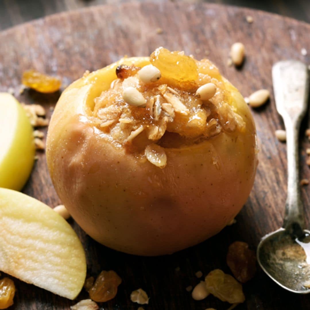 Manzanas asadas con miel y piñones