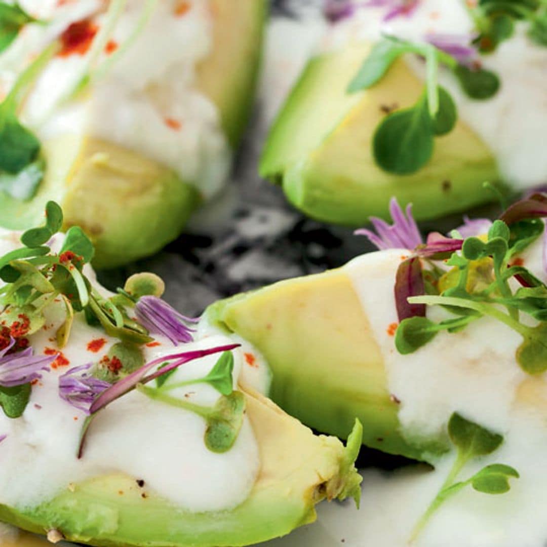 Ensalada de aguacates con crema de coco