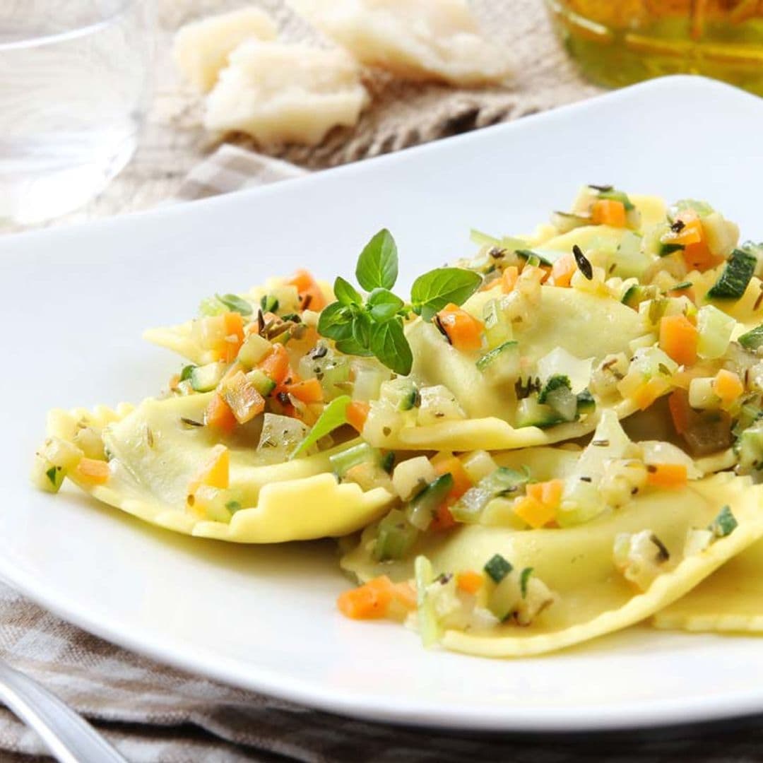 Raviolis con salsa de verduras a la salvia