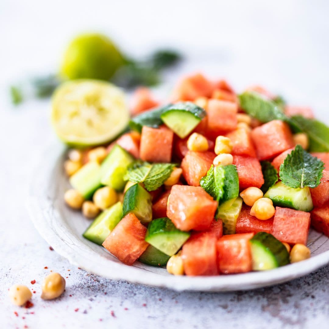 Ensalada de sandía, pepino y garbanzos