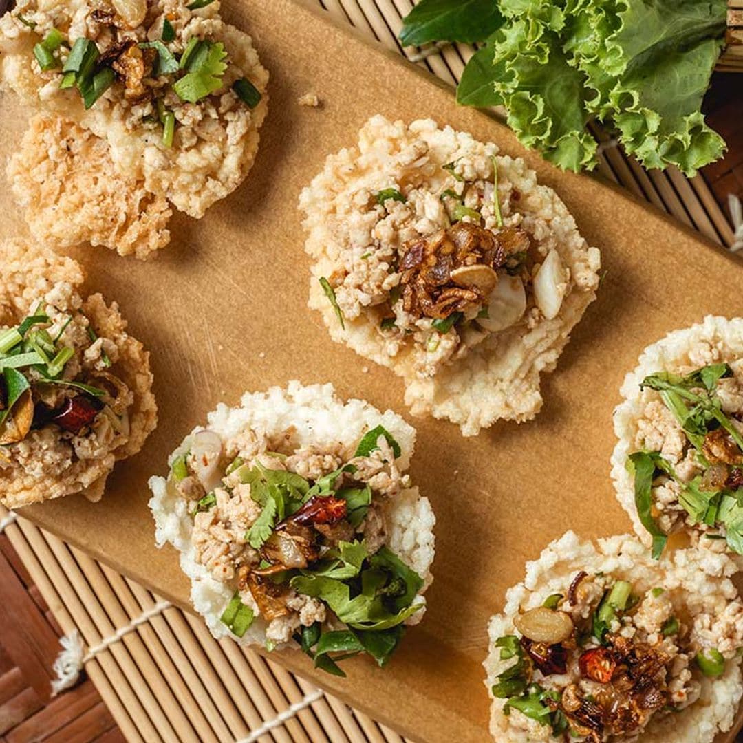 Tostas de arroz inflado con pollo