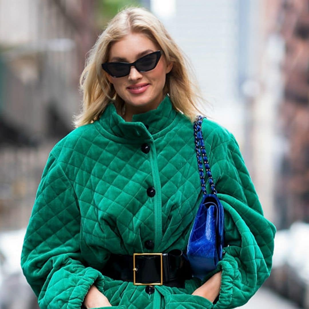 Elsa Hosk y el truco que convierte el 'oversize' en la silueta de todas las mujeres