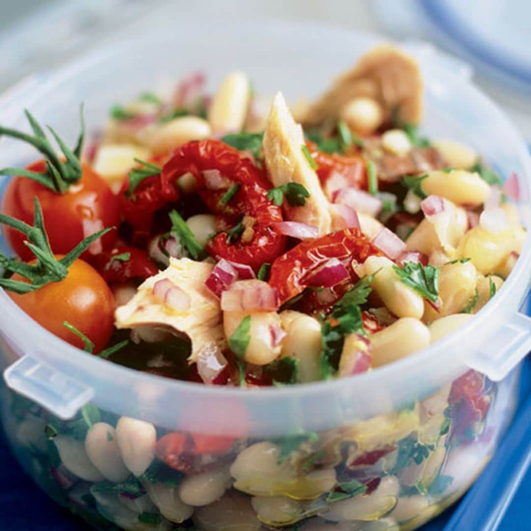 Ensalada de alubias con tomates secos y atún