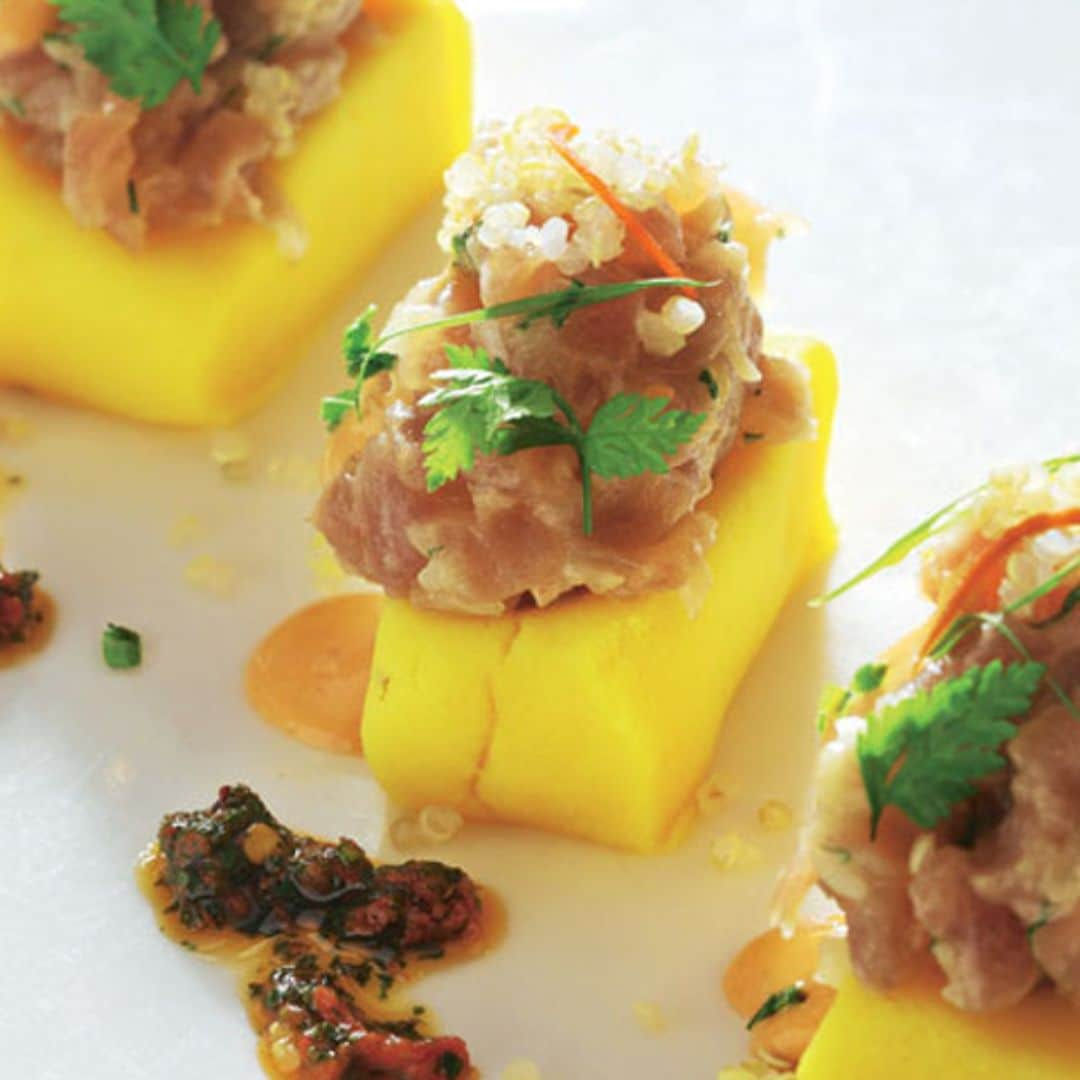 Causa con tartar de atún y quinoa