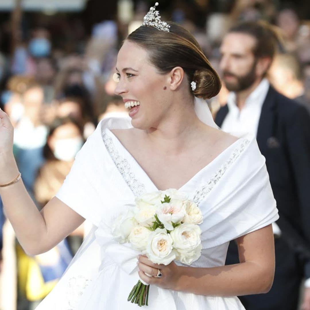 Nina Flohr se casa con un impresionante vestido de corte princesa y la tiara del corsario