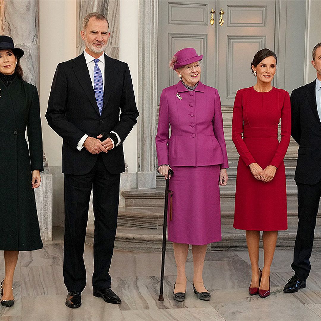 El cariñoso recibimiento que la reina Margarita y los príncipes Federico y Mary han dado a los Reyes