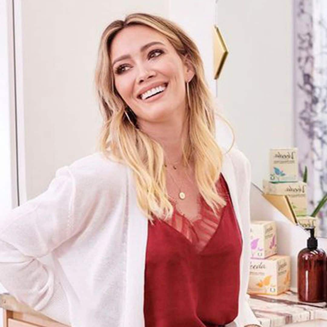 Hilary Duff comparte ocho impactantes fotografías dando a luz en casa a su última hija