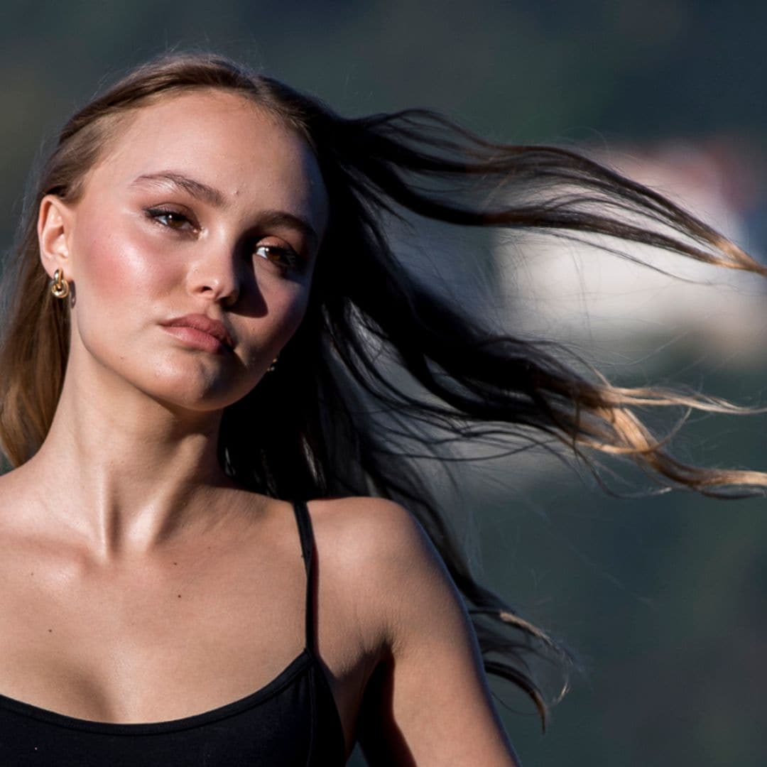 Lily Rose Depp cumple 24 años enamoradísima de la rapera 070 Shake y muy orgullosa de su padre, Johnny Depp