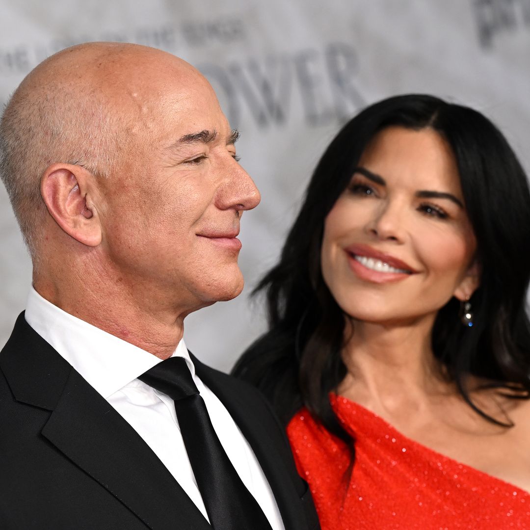 Jeff Bezos y Lauren Sanchez arriban a Los Ángeles a bordo de su nuevo jet privado de 80 millones de dólares