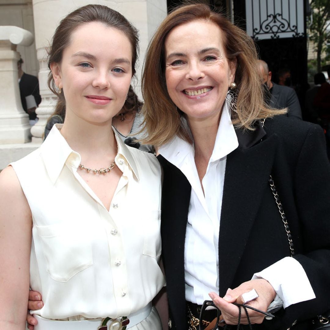 Alejandra de Hannover, en una nueva cita de moda de la mano de Carole Bouquet, suegra de su hermana Carlota