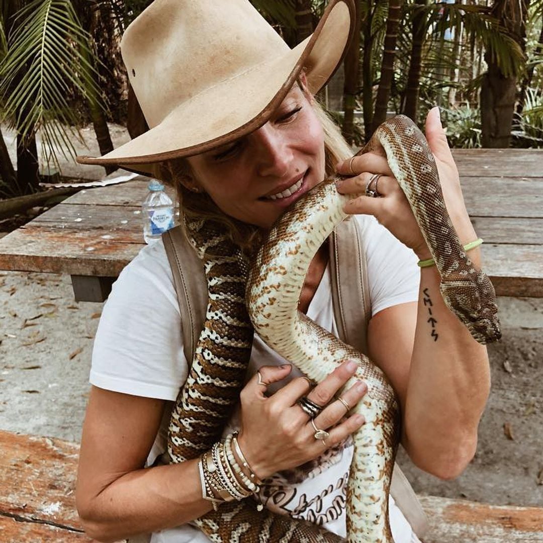 Elsa Pataky ama la montaña y estas son las zapatillas perfectas para seguir su estilo aventurero