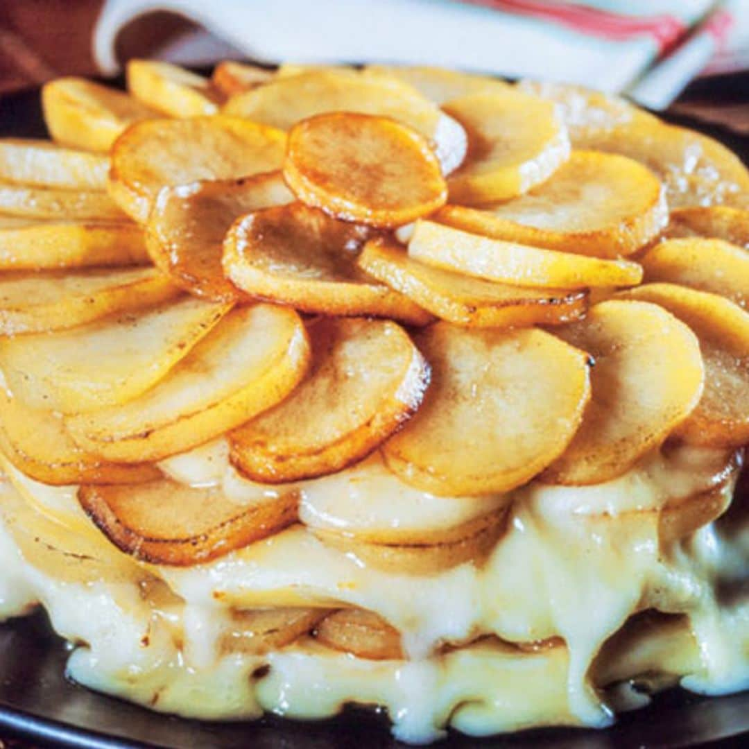 Torta de patatas fritas y asadas con queso de tetilla