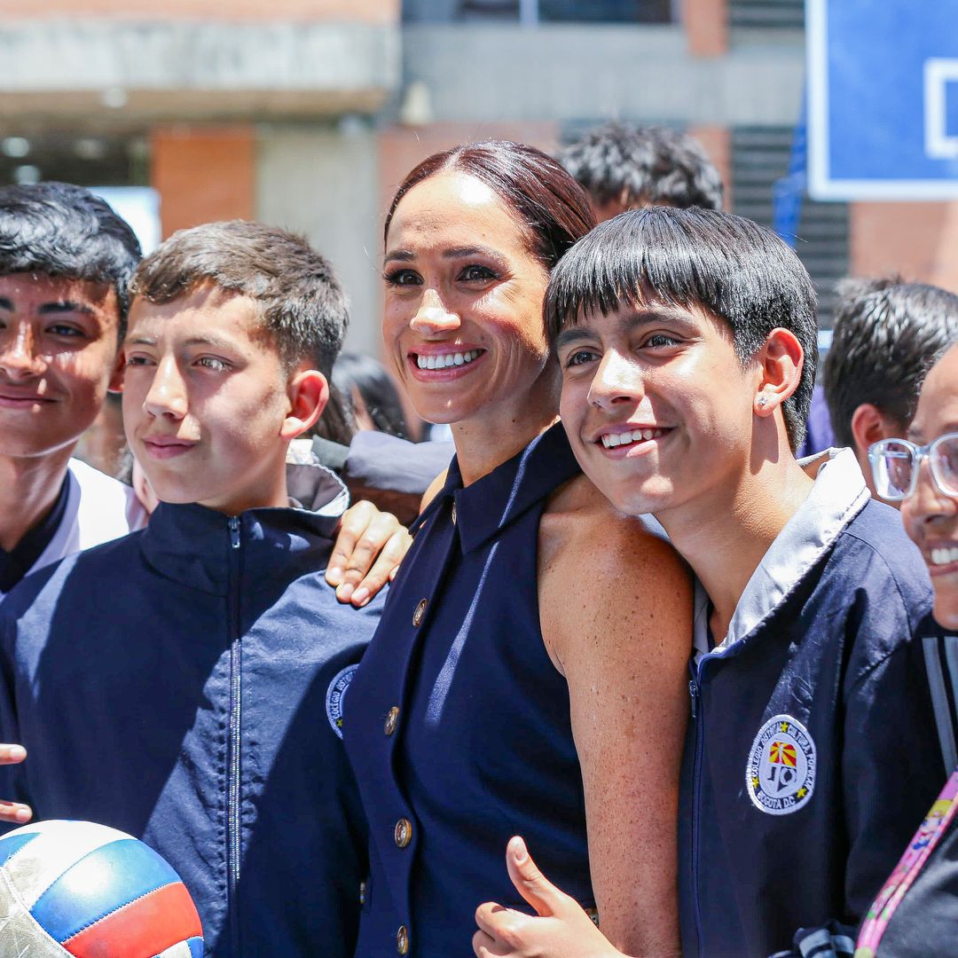 ¡Como estrellas del rock! Harry y Meghan causan furor en su viaje a Colombia