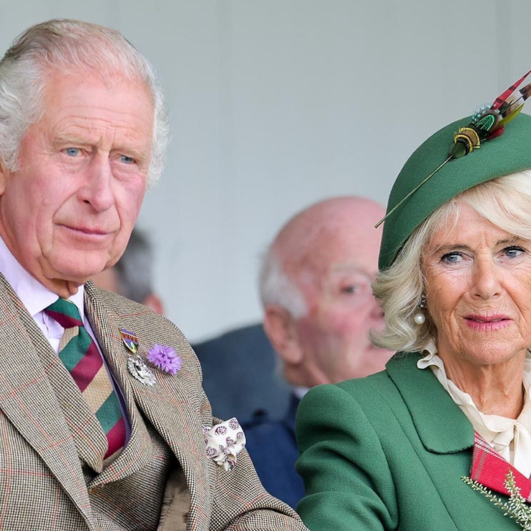 El rey Carlos III de Inglaterra y la reina consorte Camilla regresarán este viernes a Londres