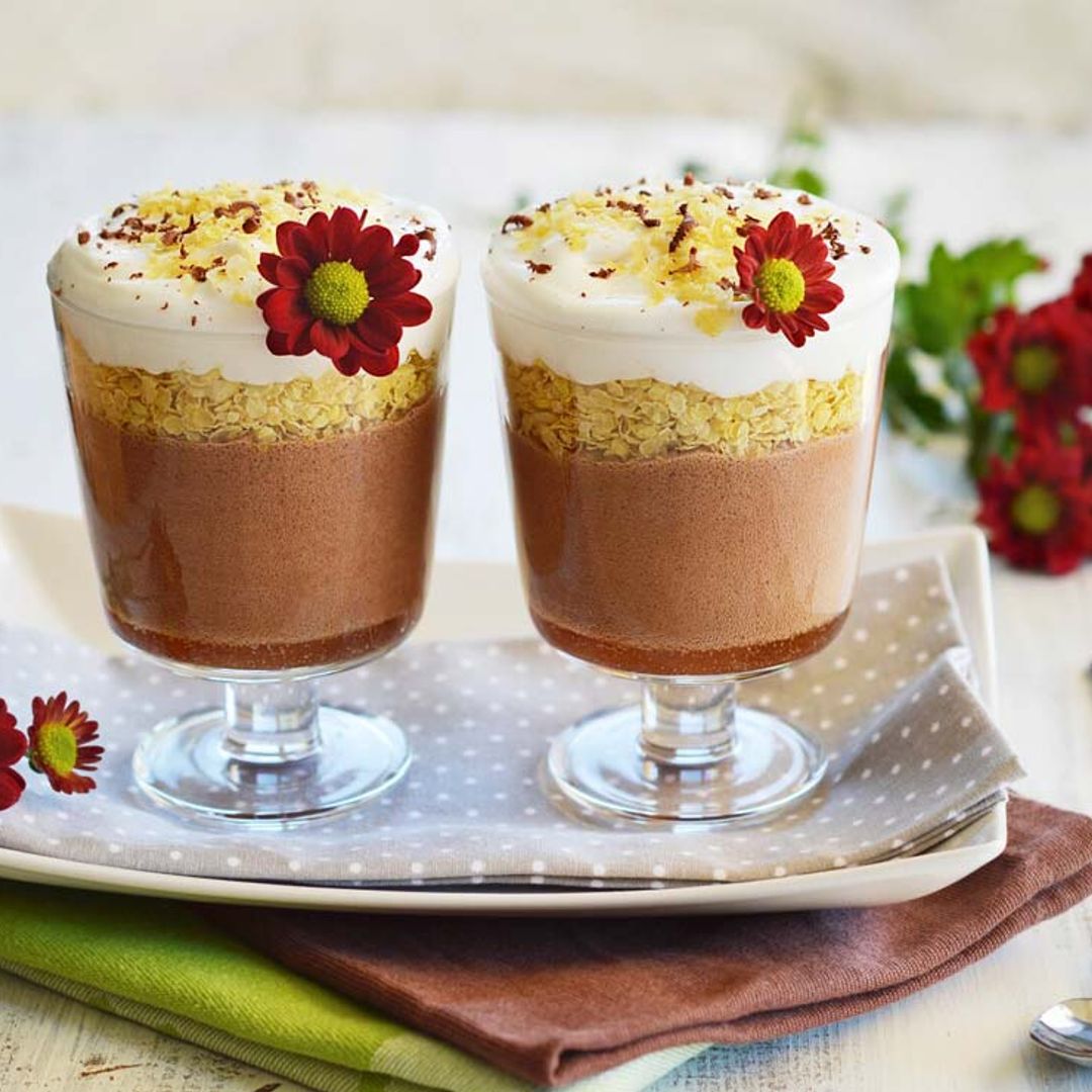 'Mousse' de chocolate con leche de coco y cereales