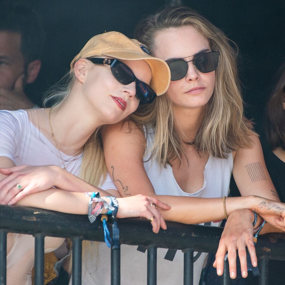 Anya Taylor-Joy y Cara Delevingne, dos buenas amigas con mucho estilo en el Festival de Glastonbury