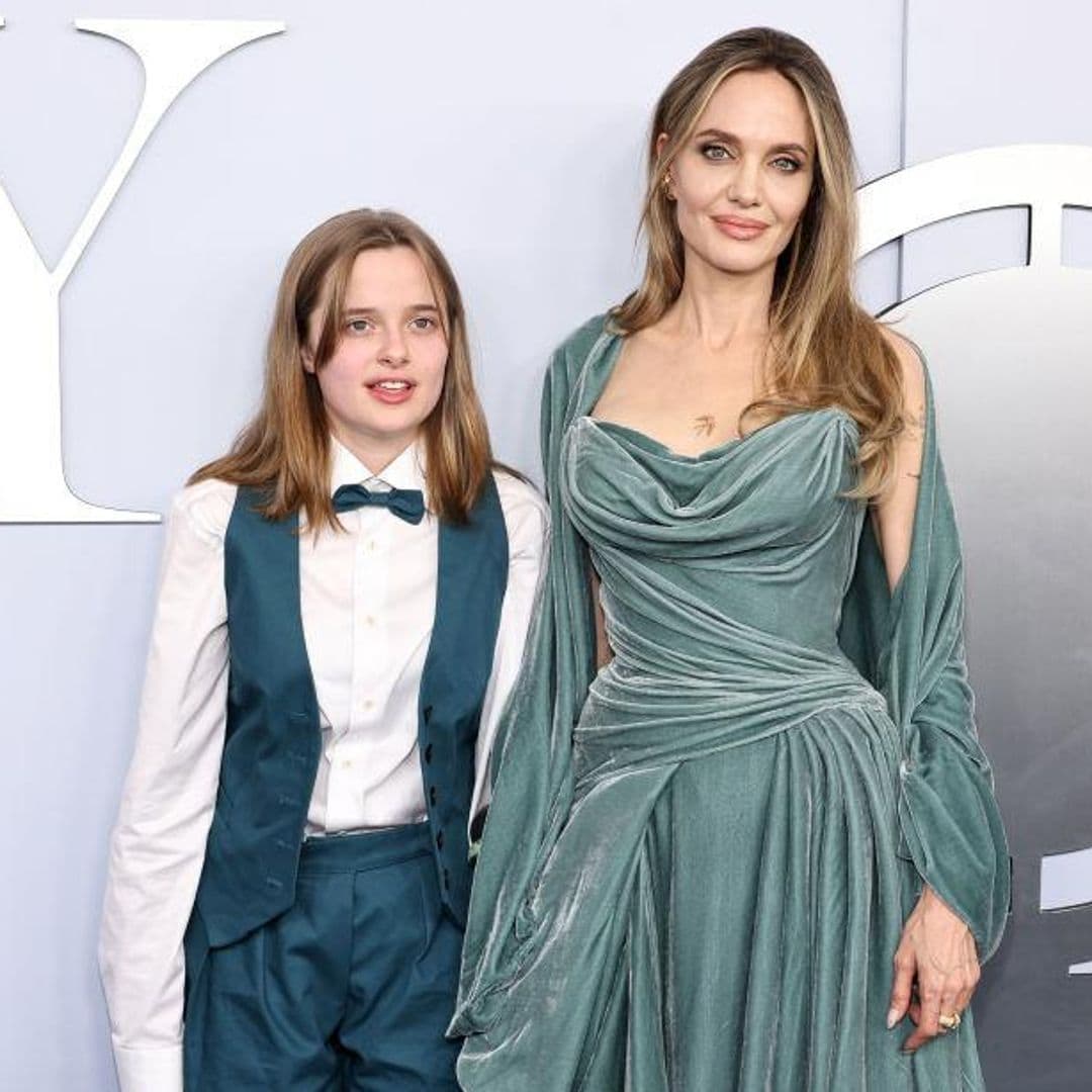 Angelina Jolie se coordina con su hija Vivienne para atender a los Tony Awards