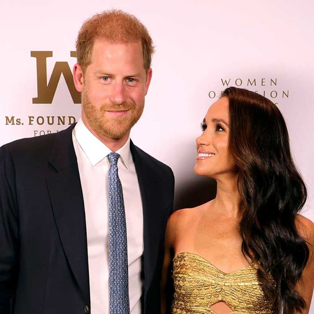 De la mano de Harry y de su mamá, Meghan Markle brilla en su noche más especial en Nueva York