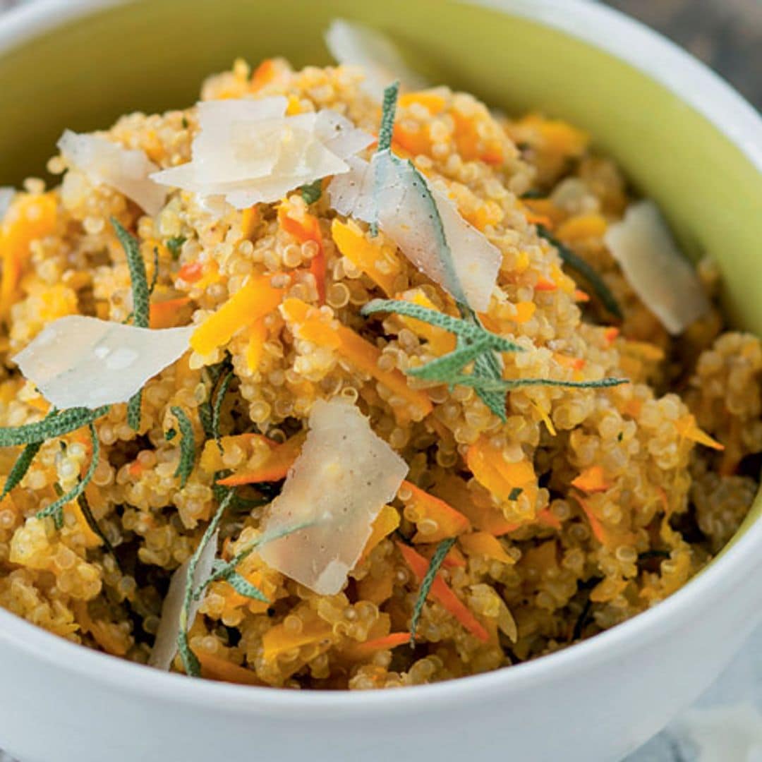 Ensalada templada de quinoa con naranja y parmesano