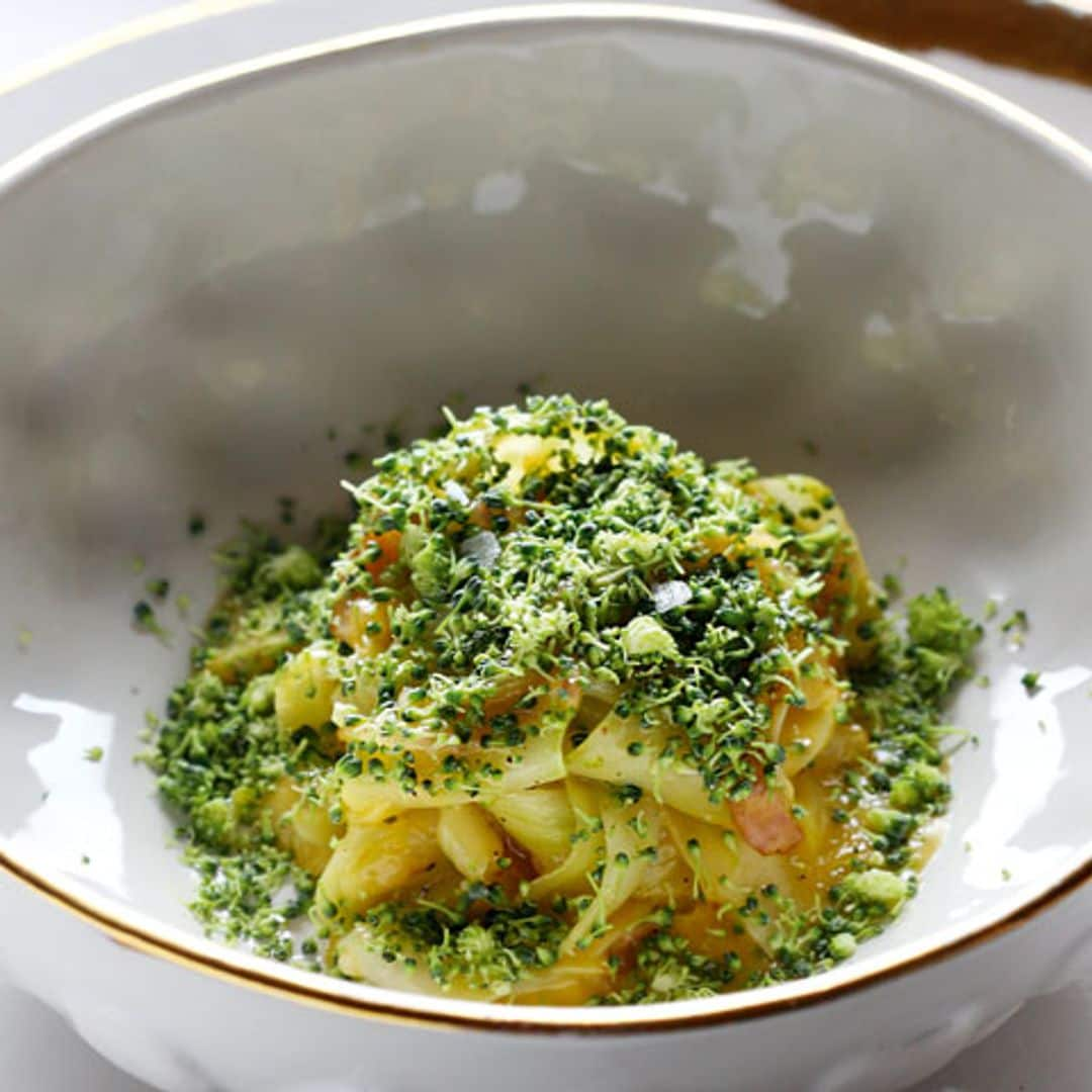 Brécol en 'papardelle' a la carbonara tradicional