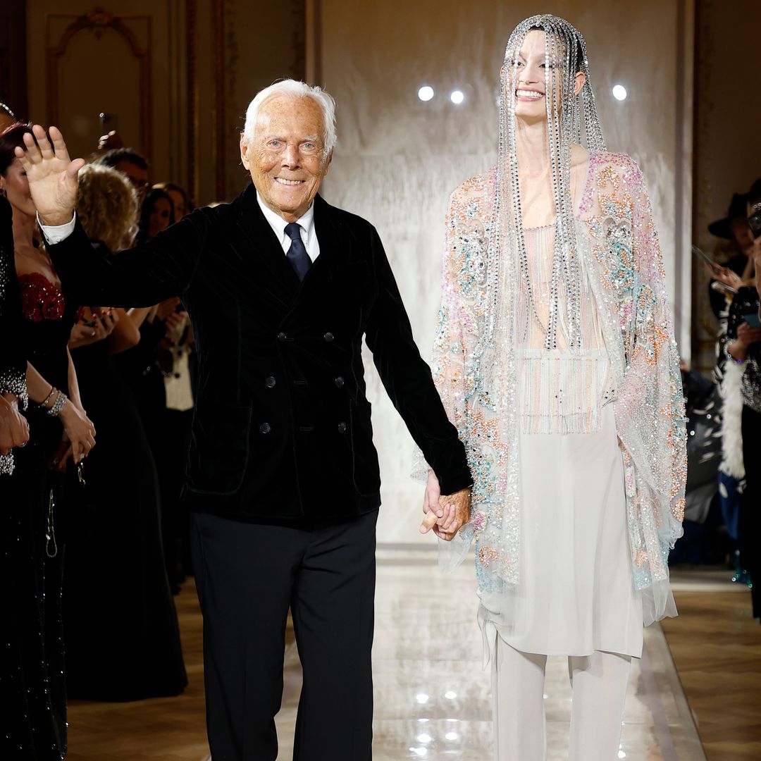 Giorgio Armani celebra 20 años en la Alta Costura con una luminosa oda a la sofisticación