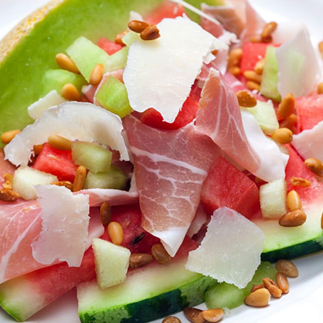 Ensalada de sandía y melón con jamón