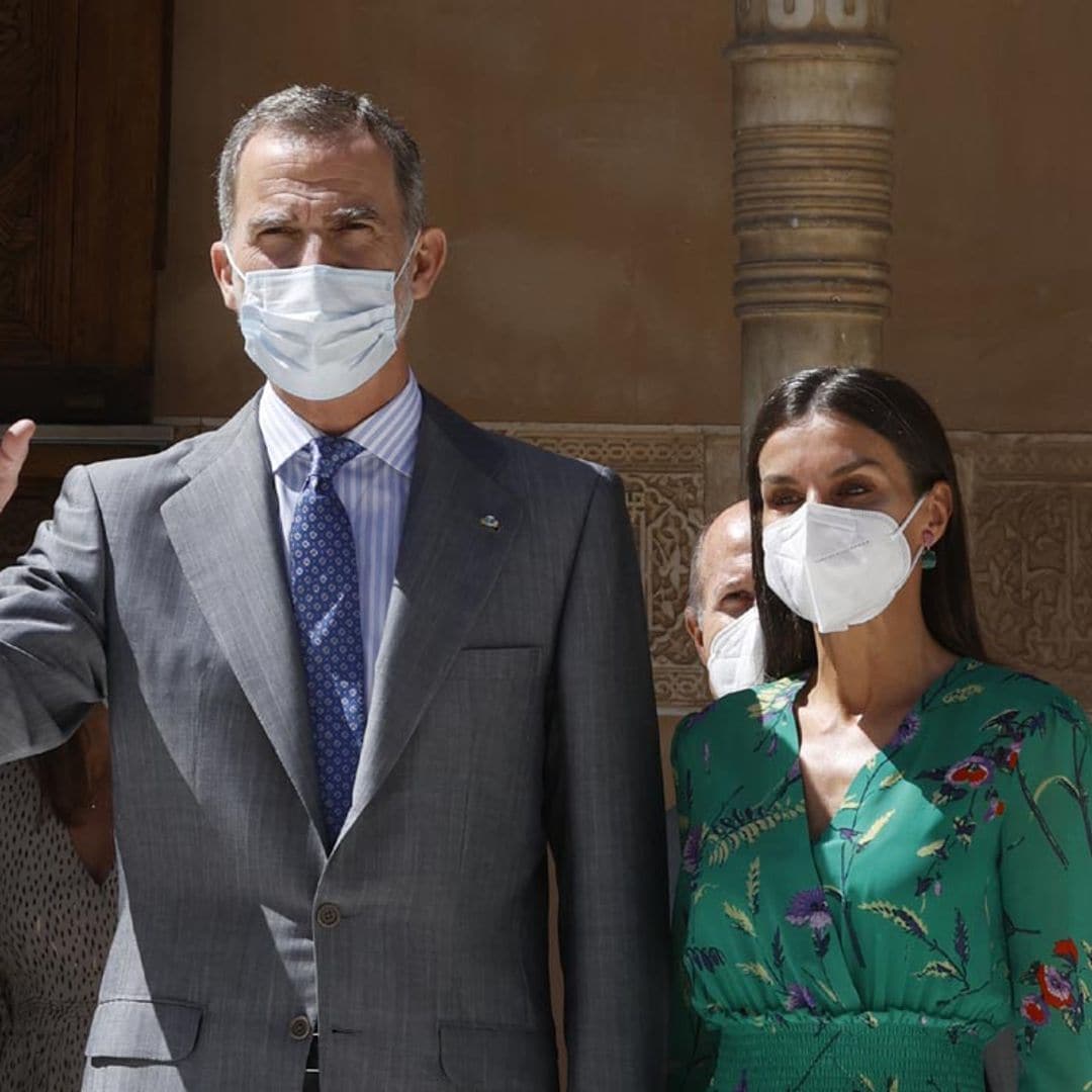 Don Felipe y doña Letizia completan su agenda llena de arte con un toque de fantasía oriental en Granada