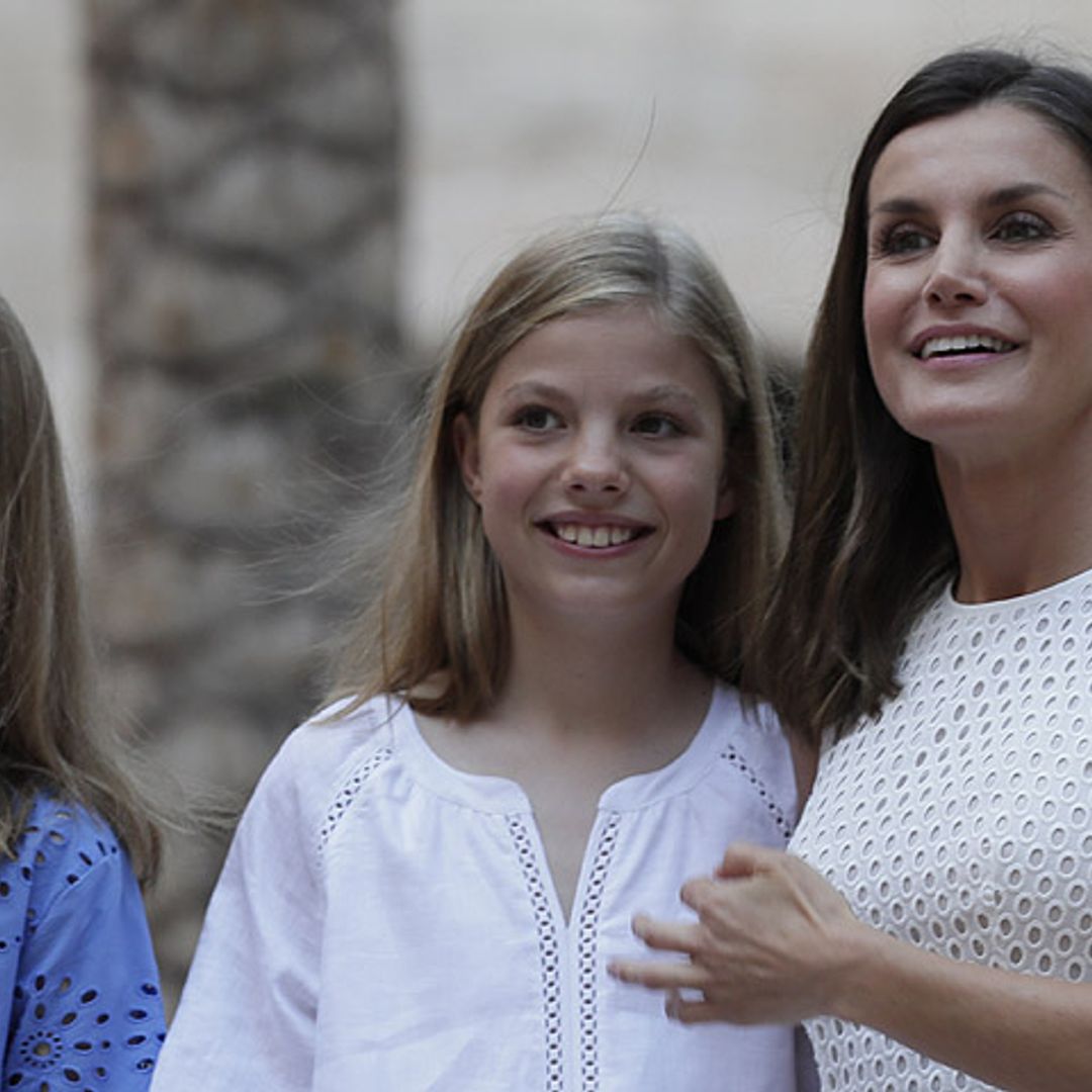 Doña Letizia rompe la tradición con su vestuario en el posado familiar en Palma de Mallorca