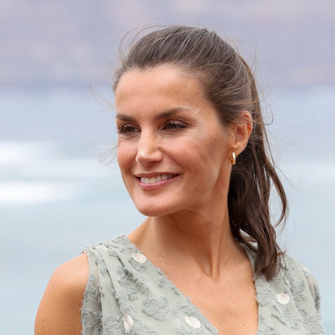 Lo que significa el nuevo peinado favorito de la reina Letizia