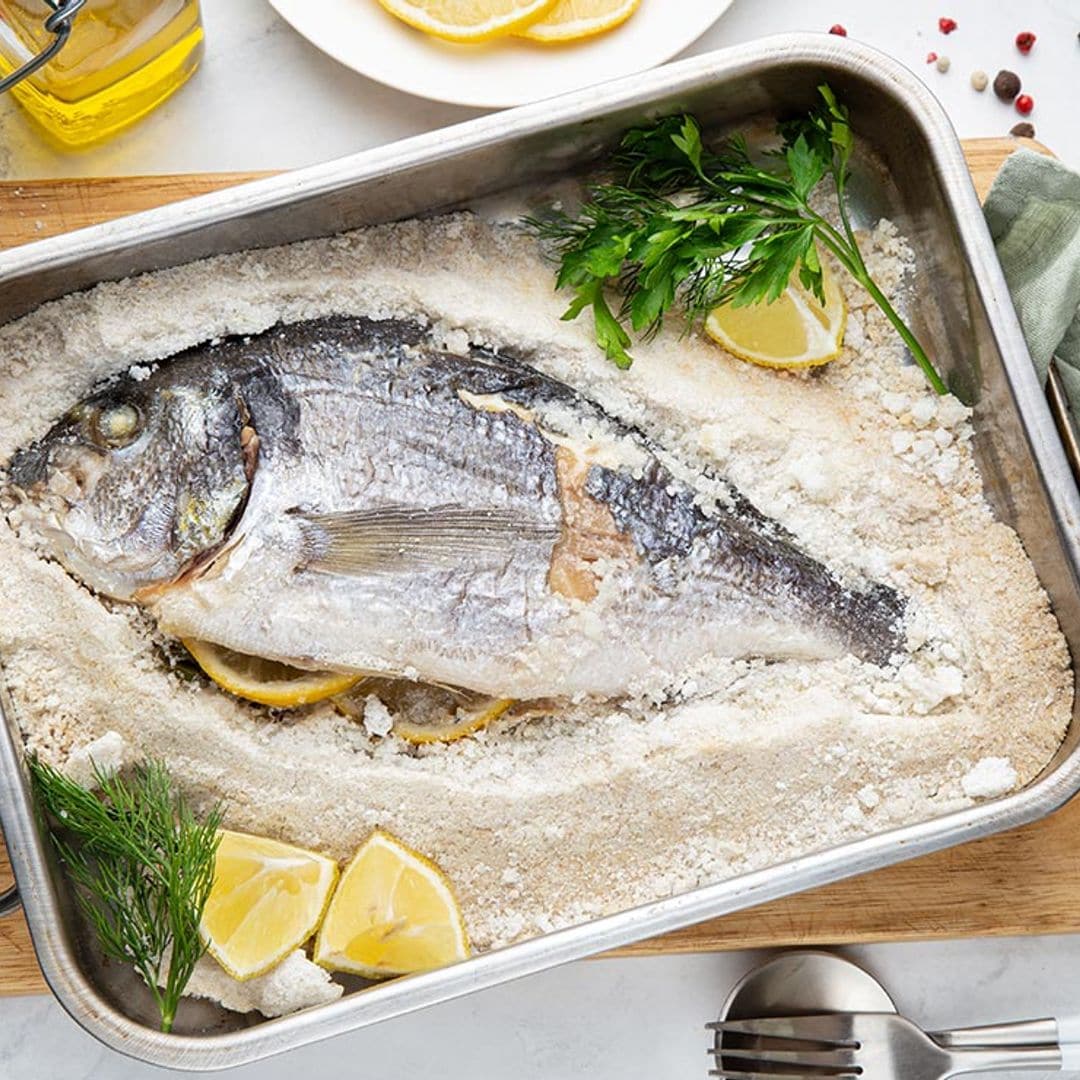 No te creerás lo fácil que es hacer pescados a la sal