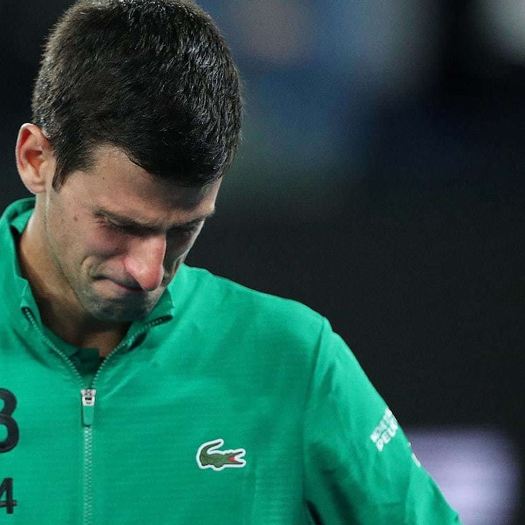 Una sudadera en su honor y un mar de lágrimas, Novak Djokovic recuerda en la pista a Kobe Bryant