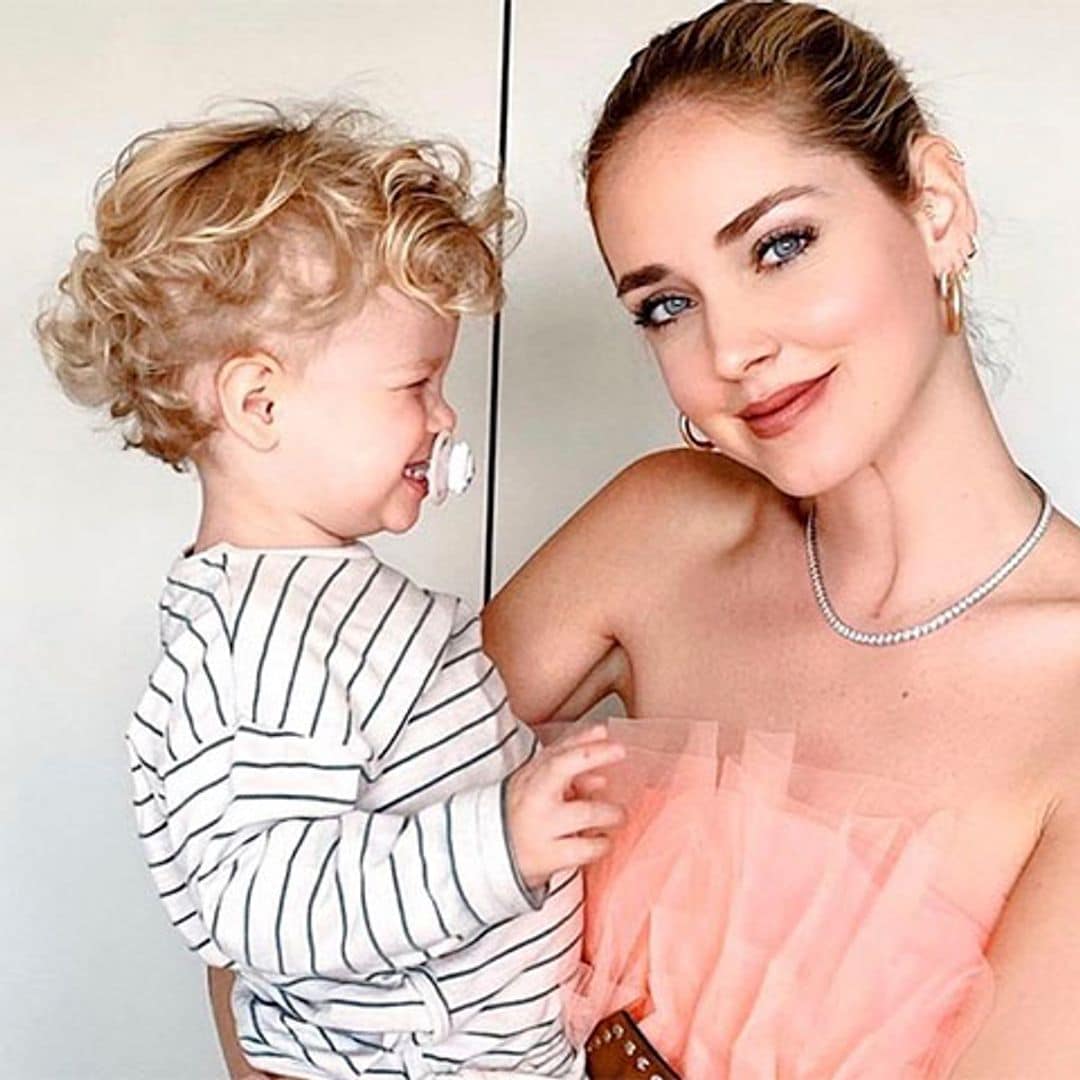 ¡Igualito que mamá! Chiara Ferragni y su hijo comparten este básico del armario