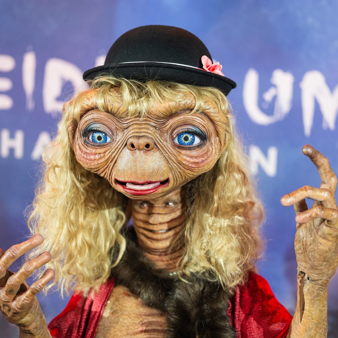 Heidi Klum se transforma en E.T. y reafirma su título como la reina de Halloween