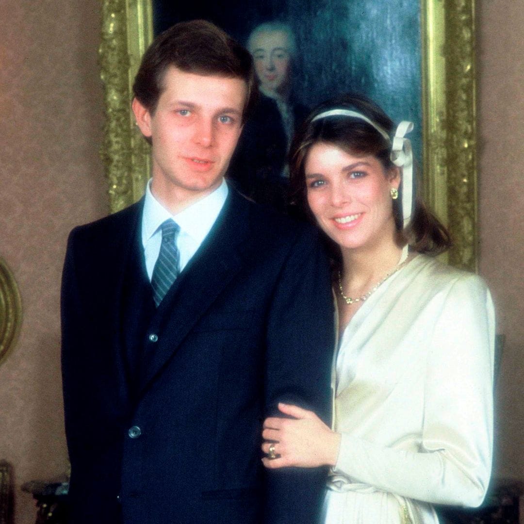 El innovador vestido 'wrap' de Carolina de Mónaco en su íntima boda con Stefano Casiraghi hace 41 años