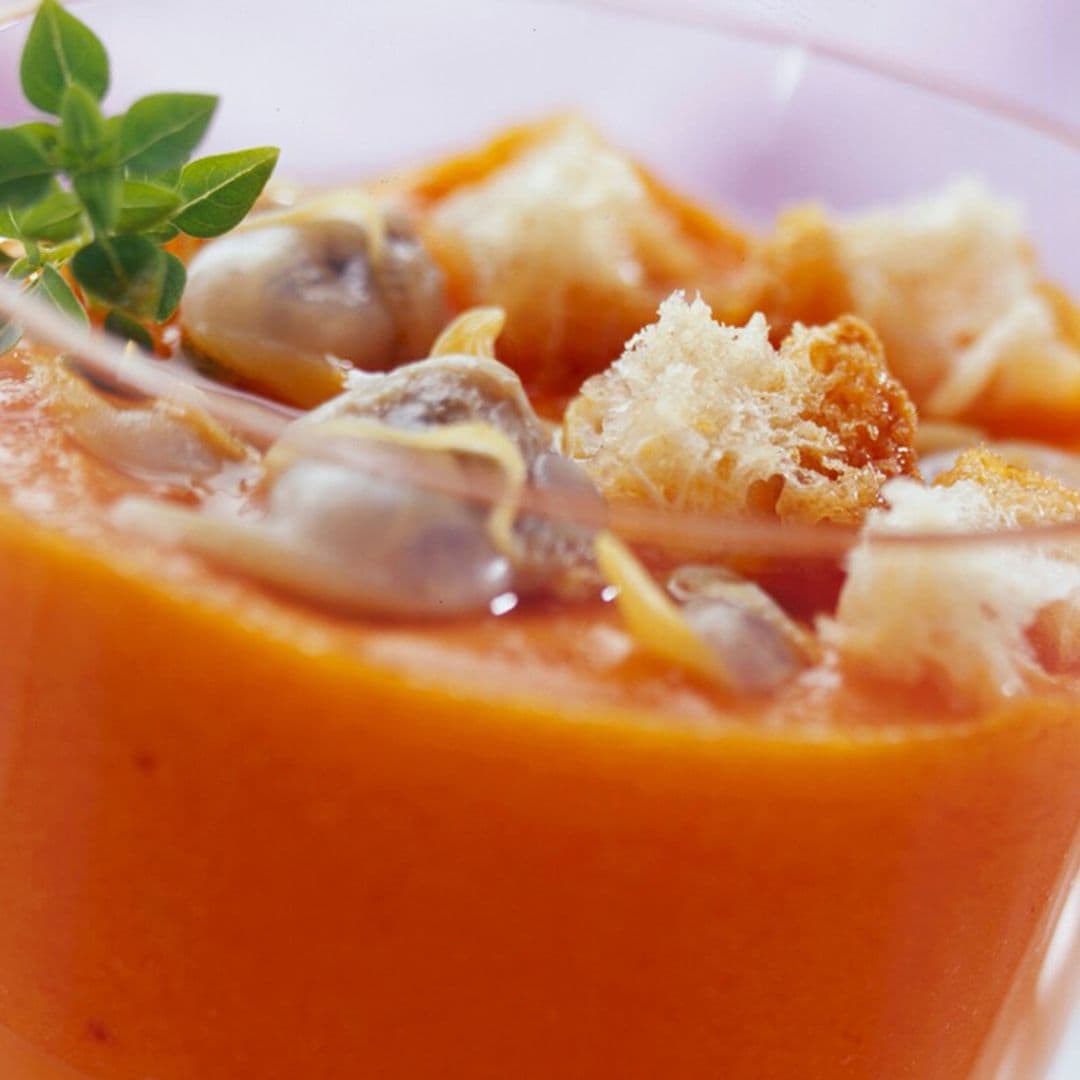 Gazpacho con manzana y berberechos