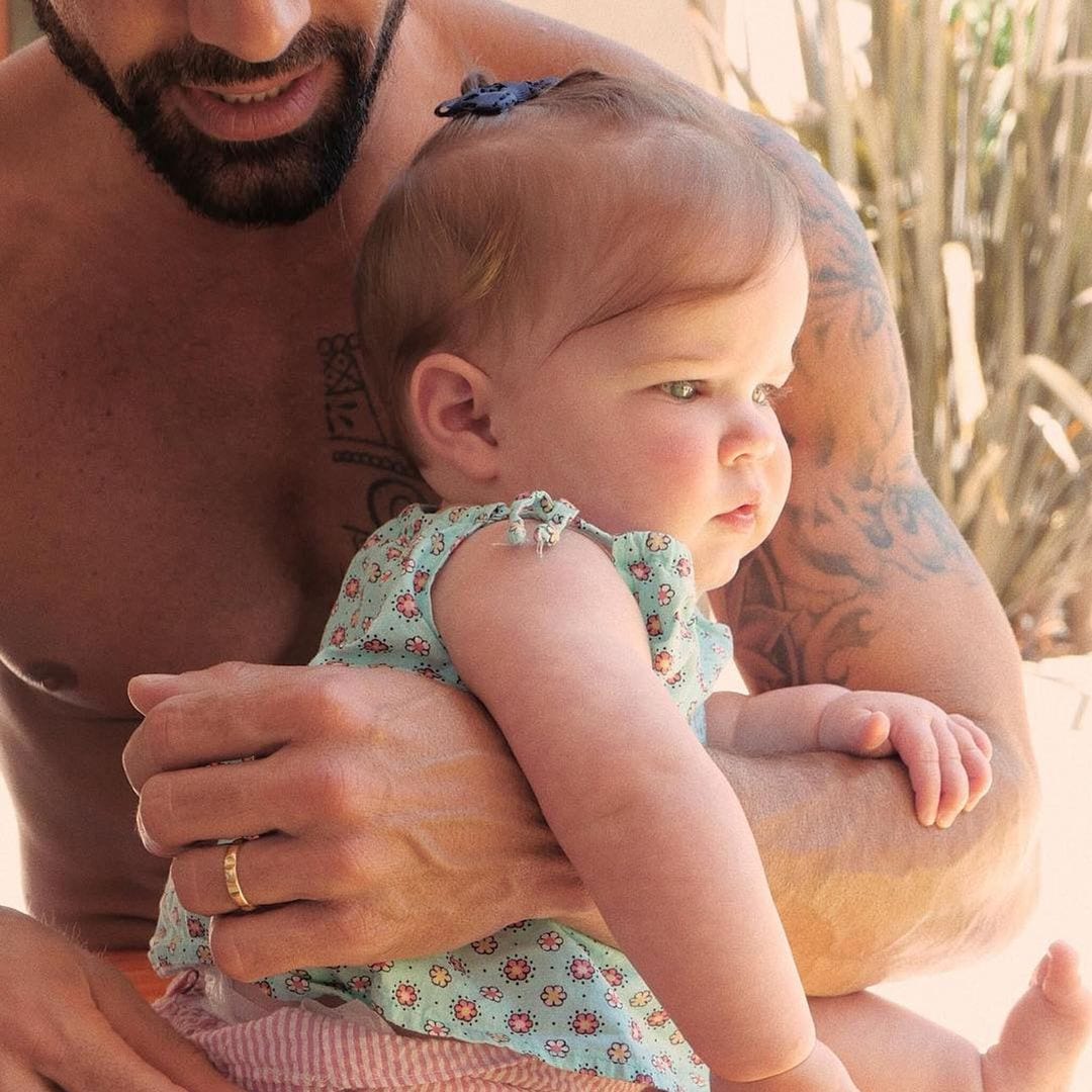 Ricky Martin con la pequeña Lucía cuando era una bebé