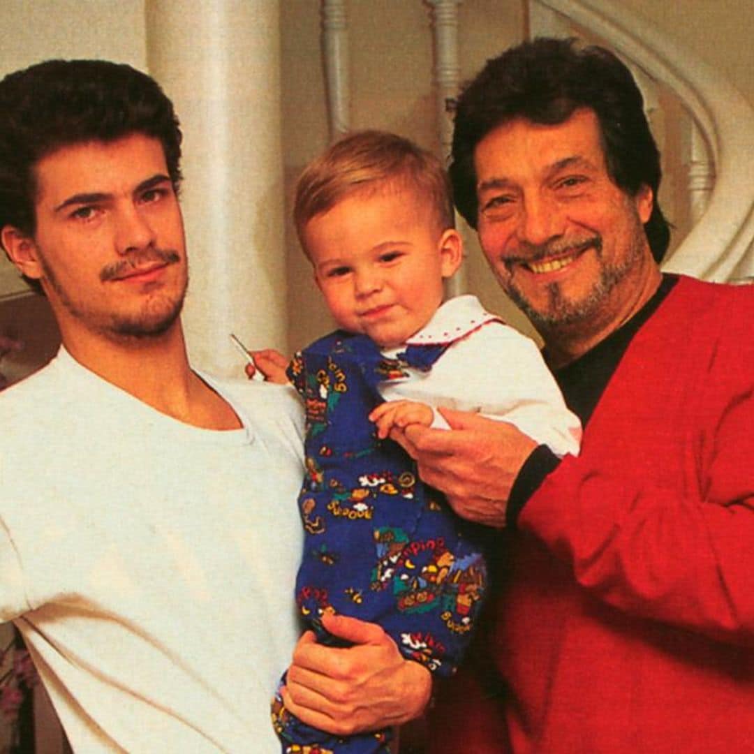 Recordamos el posado más familiar de Daniel Sancho en ¡HOLA!, junto a su padre y su abuelo