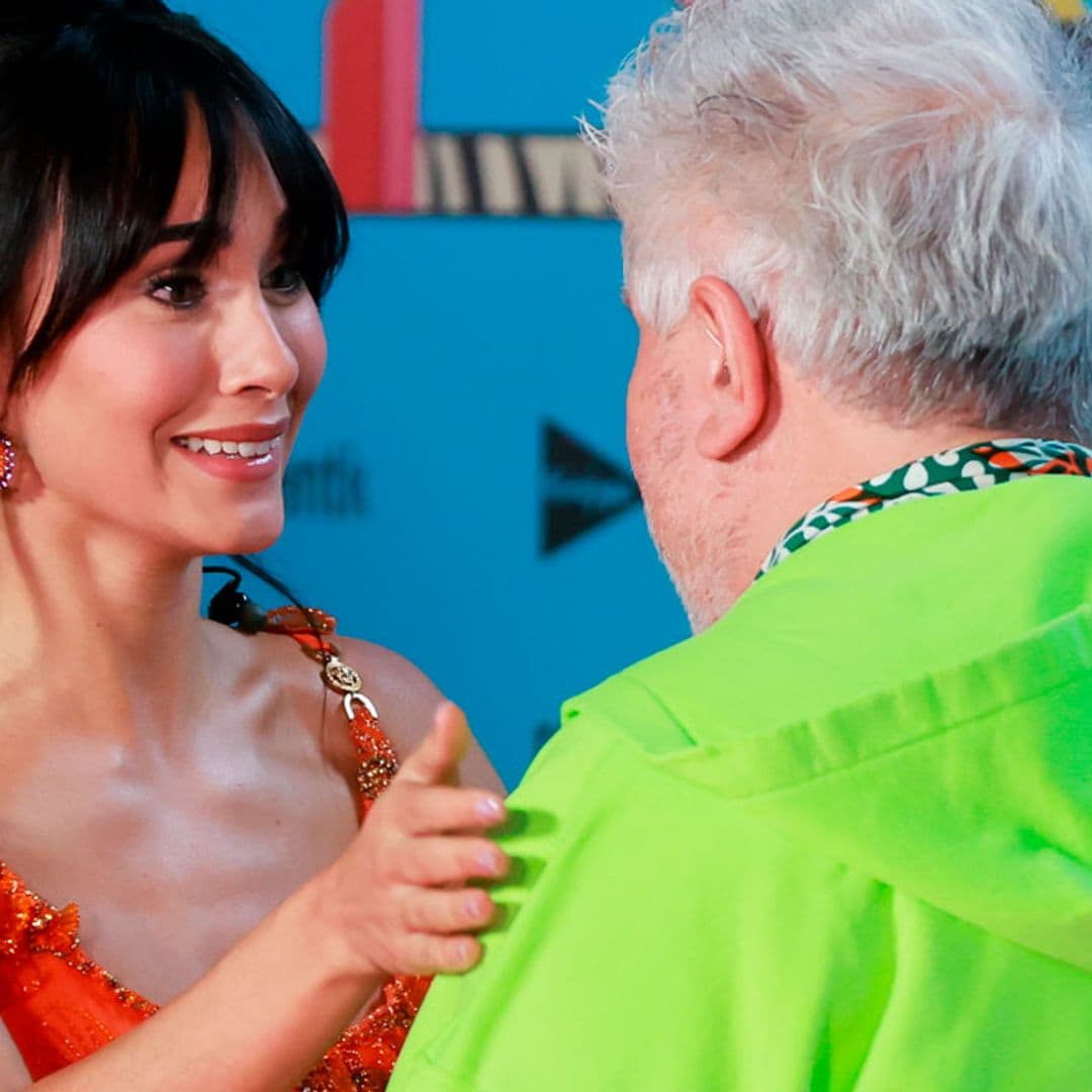 Así fue el 'momentazo' fan de Aitana al encontrarse con Pedro Almodóvar en la alfombra roja