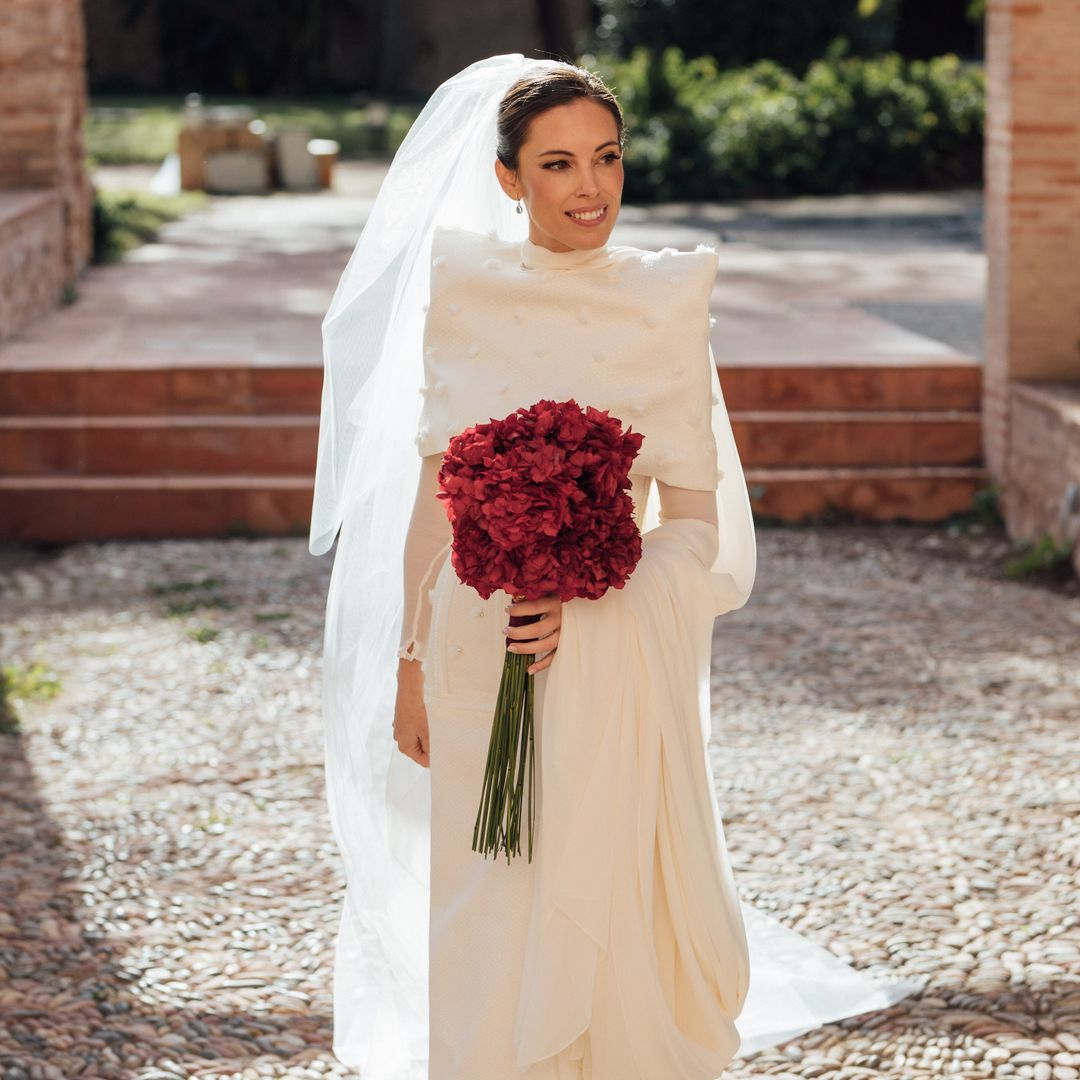 Un vestido de novia de invierno, inspirado en dos iconos de Hollywood, para la boda de Ana en Valencia