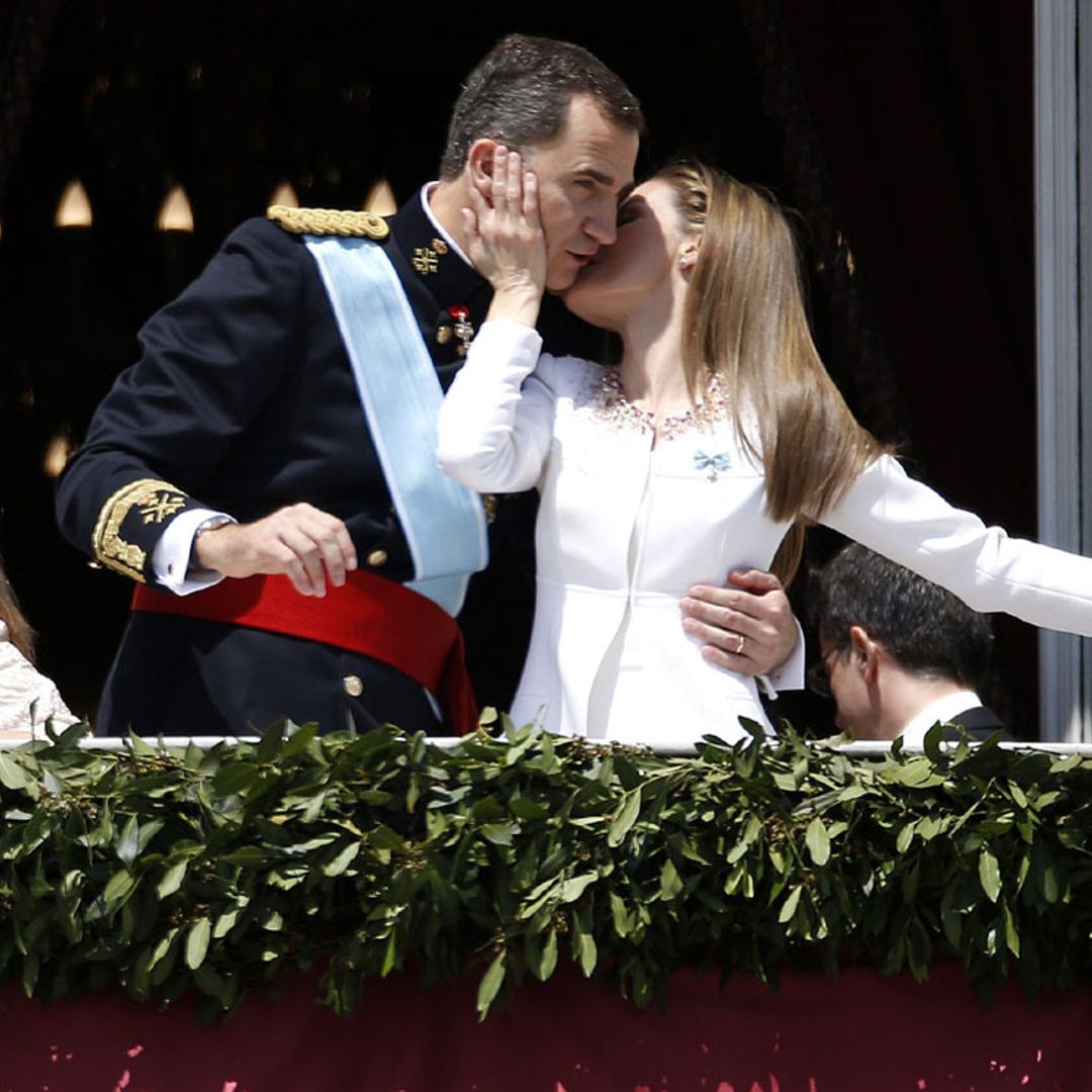 Besos, lágrimas y muchas emociones: recordamos la histórica proclamación de Felipe VI hace 7 años