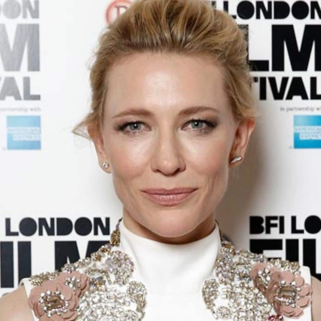 Falsos tatuajes, ‘retro looks’, ‘cut-outs’… Cate Blanchett y su atrevido ‘new style’