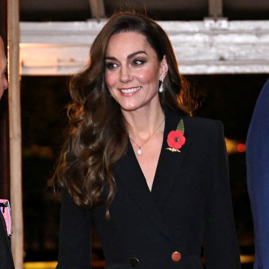 Impecable, la princesa Kate reaparece en las conmemoraciones del Día del Recuerdo