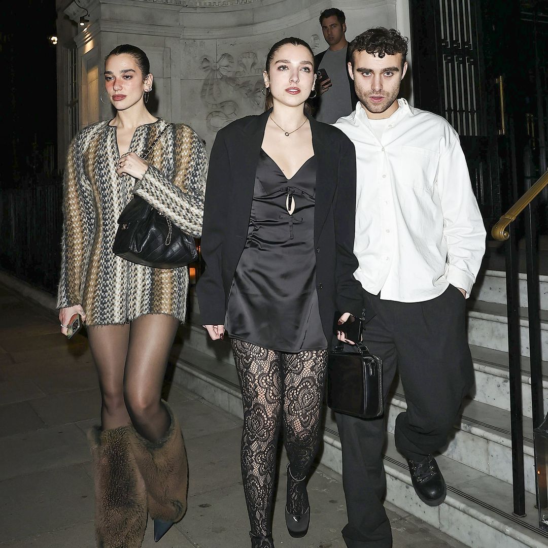 Dua Lipa went to dinner with his sister in Mayfair