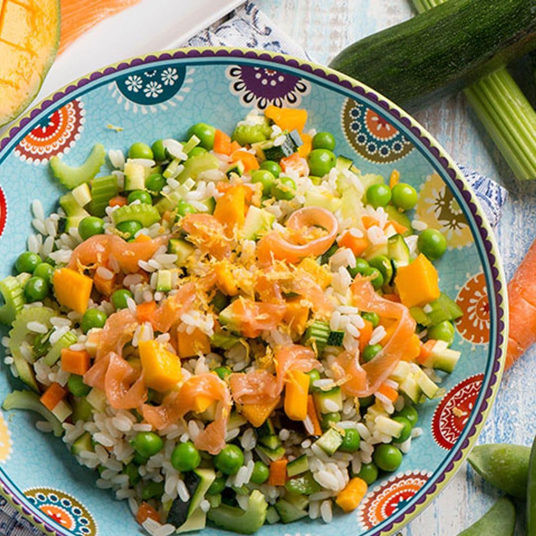 Ensalada de arroz con mango y salmón ahumado