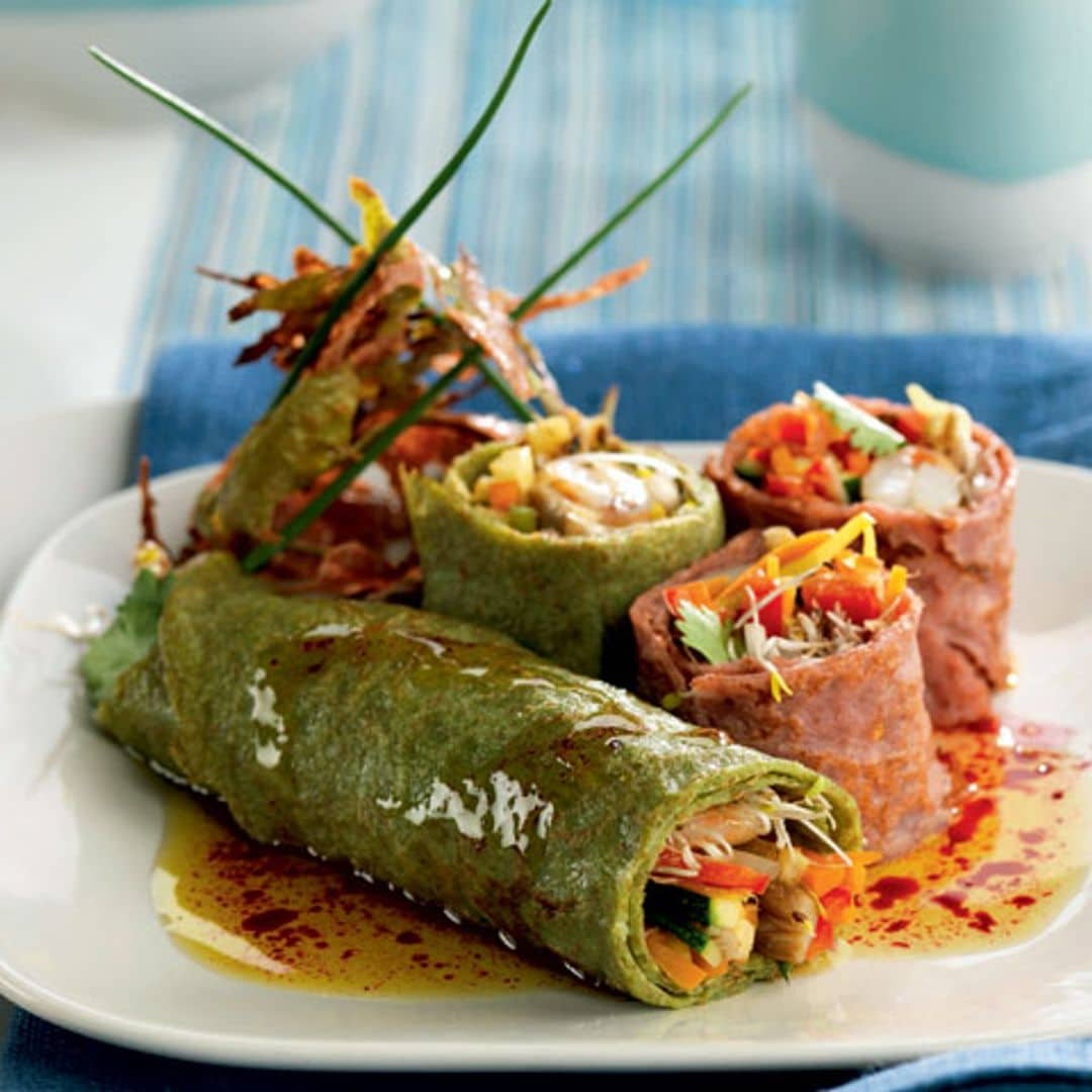 Crepes de espinacas y tomates rellenos de verduras