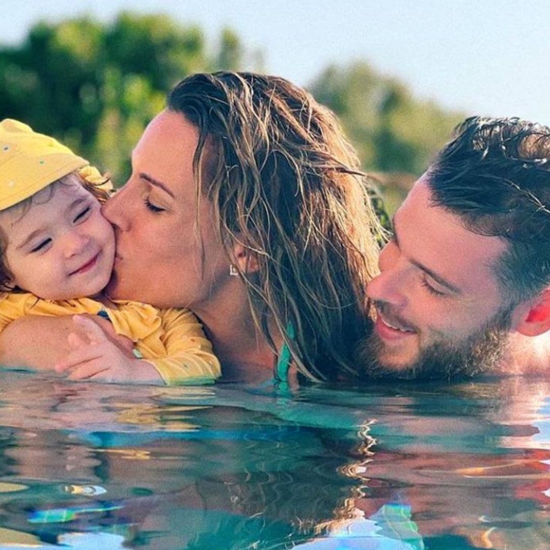 Edurne cuenta, emocionada, cómo ha sido la primera vez en la playa de su hija Yanay