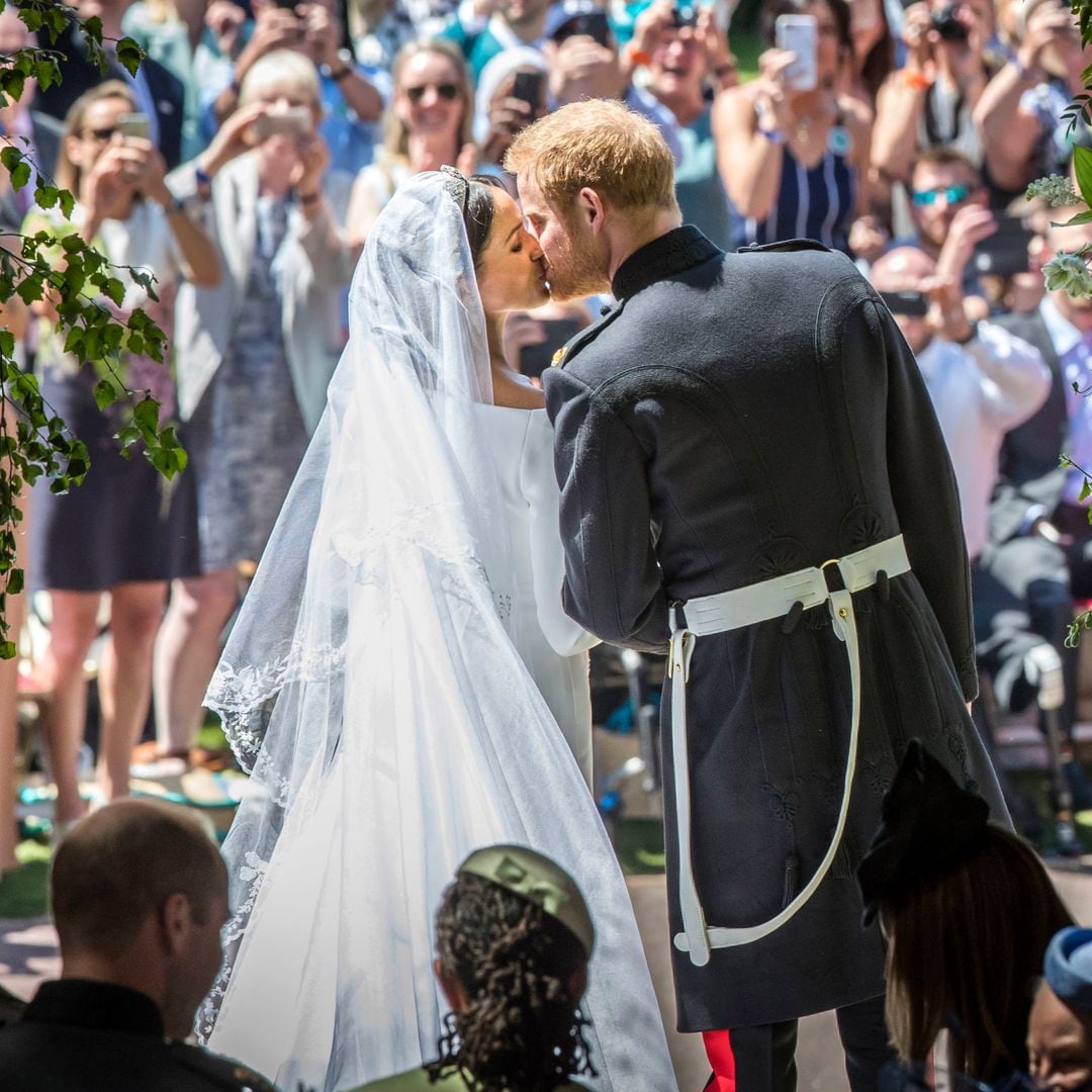 Los besos más románticos de las 'royals' en sus bodas