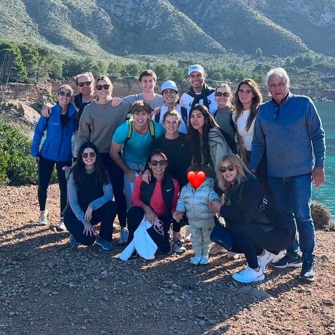 Rafa Nadal posa con su familia al completo en Mallorca